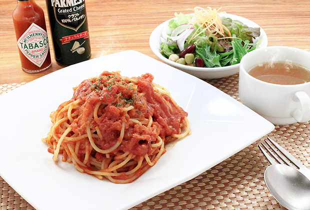 ズワイガニのトマトクリームパスタ